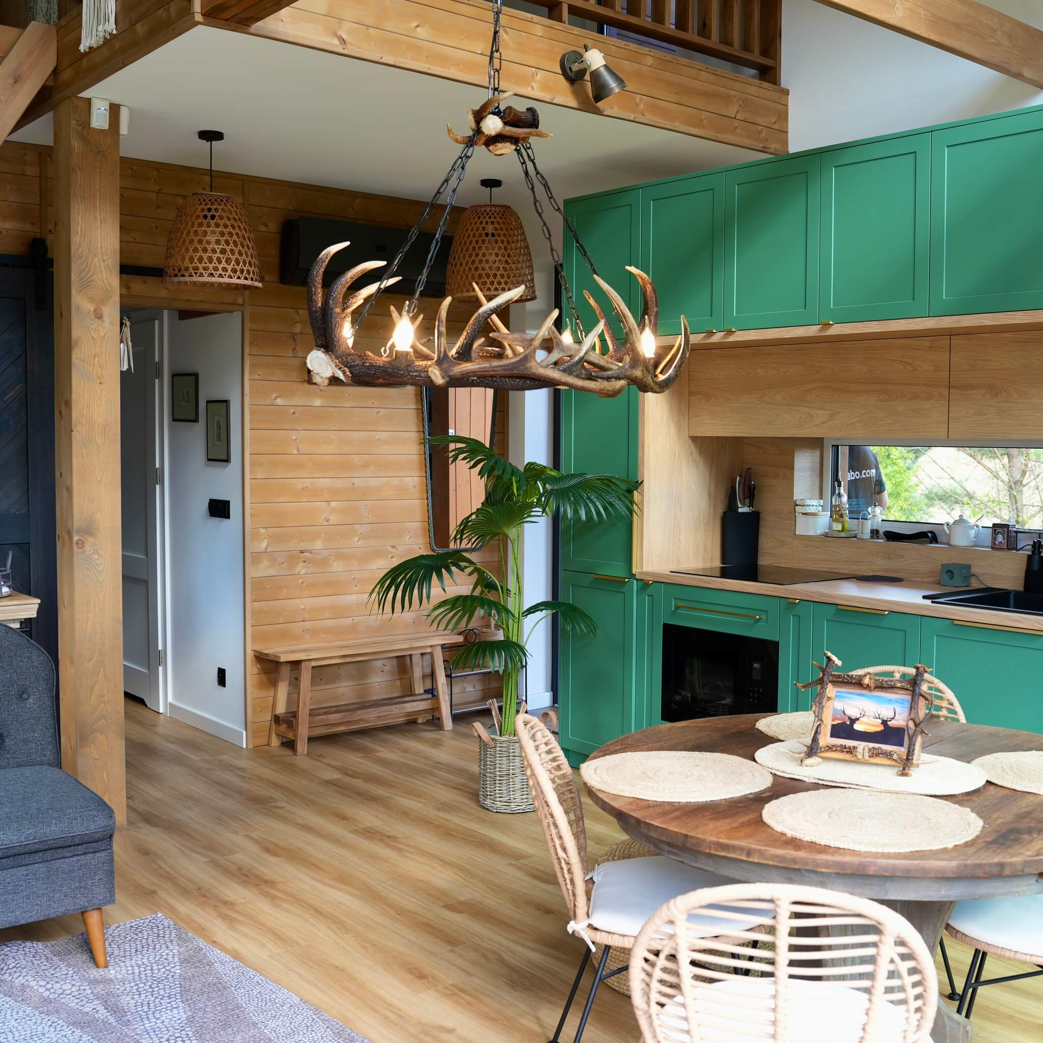 Ellipse antler chandelier