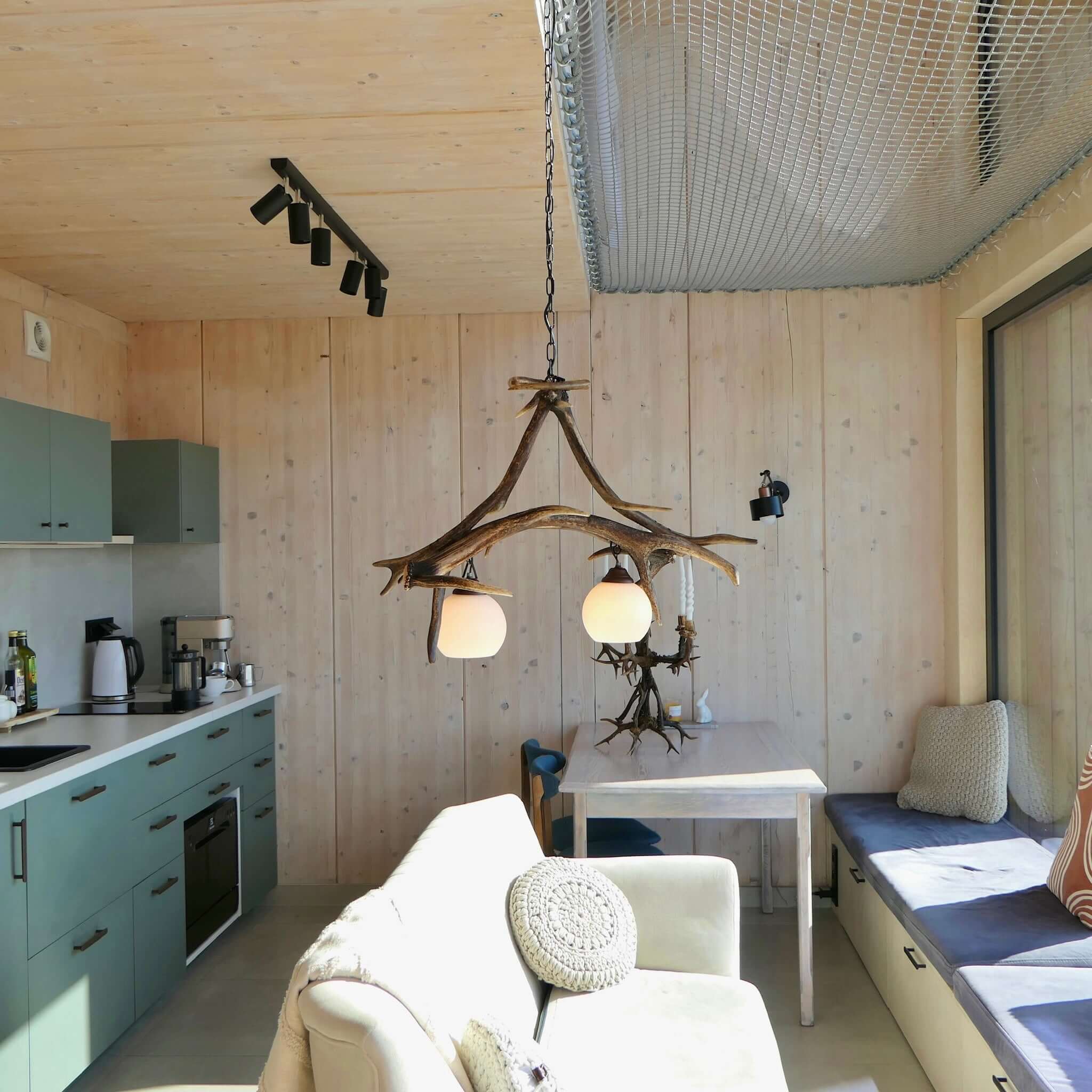 Real antler pendant lamp var.1