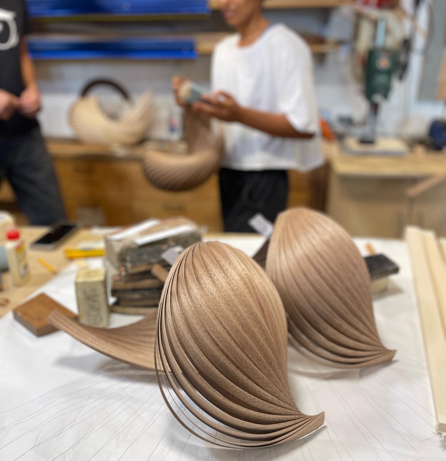 Pendant lamp wing walnut